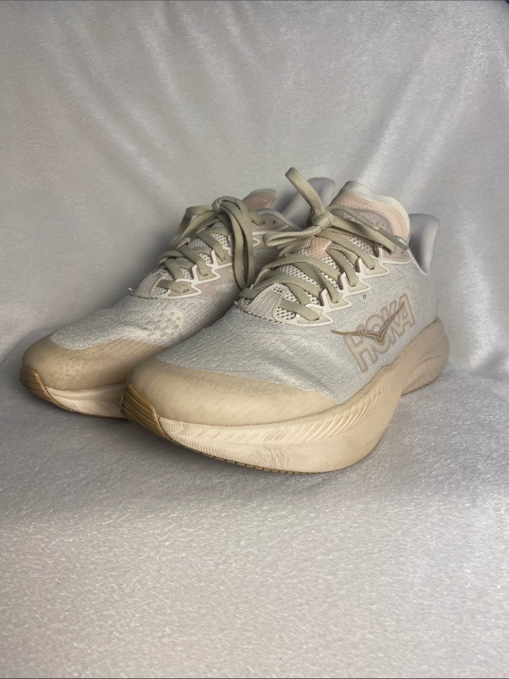 Hoka Mach 6 Neutral Running Shoes in Beige Big Kids Size 5.5 Like New